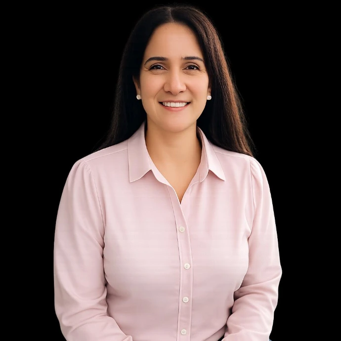 Monserrat Talavera Cofundadora y CEO  Responsable de desarrollo y estrategia digital  Encargada de la evolución de la tienda online, optimizando la experiencia del usuario y la presentación del material de carpfishing y pesca deportiva.