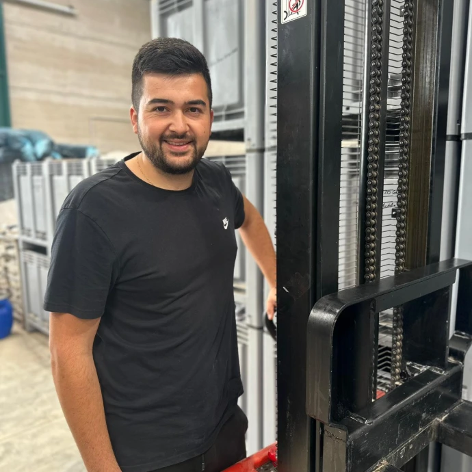  Jesús Camarero Responsable comercial B2B  Encargado de la relación con profesionales del sector, ofreciendo soluciones en material de pesca y carpfishing adaptadas a tiendas y distribuidores.