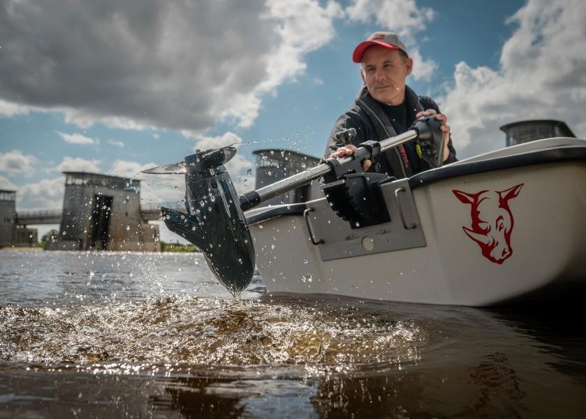 Moteur Electrique Rhino BLX V2 : Largeur - 23cm, Long. - 120cm, Modèle - BLX 80, Poids - 12kg