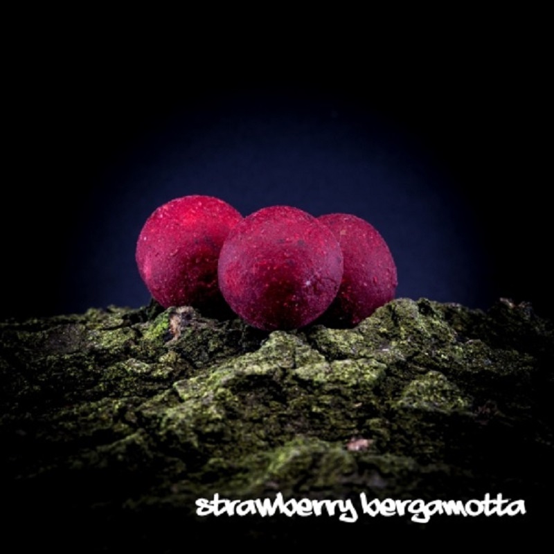 MASSIVE BAITS BOILIES STRAWBERRY BERGAMOTTA 18 MM TS003
