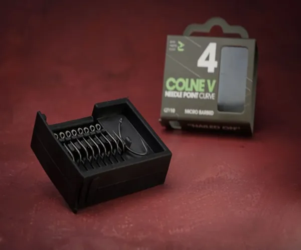 [OMCNP4] ONE MORE CAST COLNE V NEEDLE POINT CURVE MICRO BARBED SIZE 4 OMCNP4