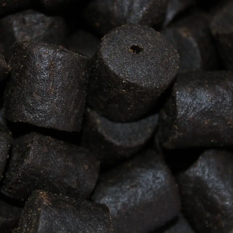 CARP ZONE NATURAL EXTRACT POWDER PELLET BLACK HUMBOLDT PRE DRILLED 20MM 750G BE004